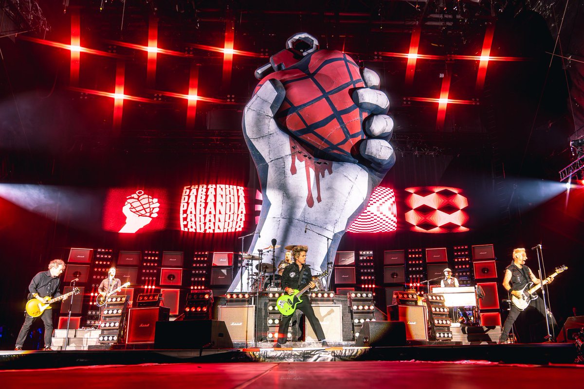 G5pro's tweet image. ¿Te imaginas ver esto en el Jockey? 💚Green Day en 🇵🇾 se vieneeeee‼️
👉Info y Reserva BOXES al WA 595 981 642000
🎫Entradas en @ticketeapy y vía web en bit.ly/GreenDayEnPY
🗓️ 15/Sept.🤘🏻