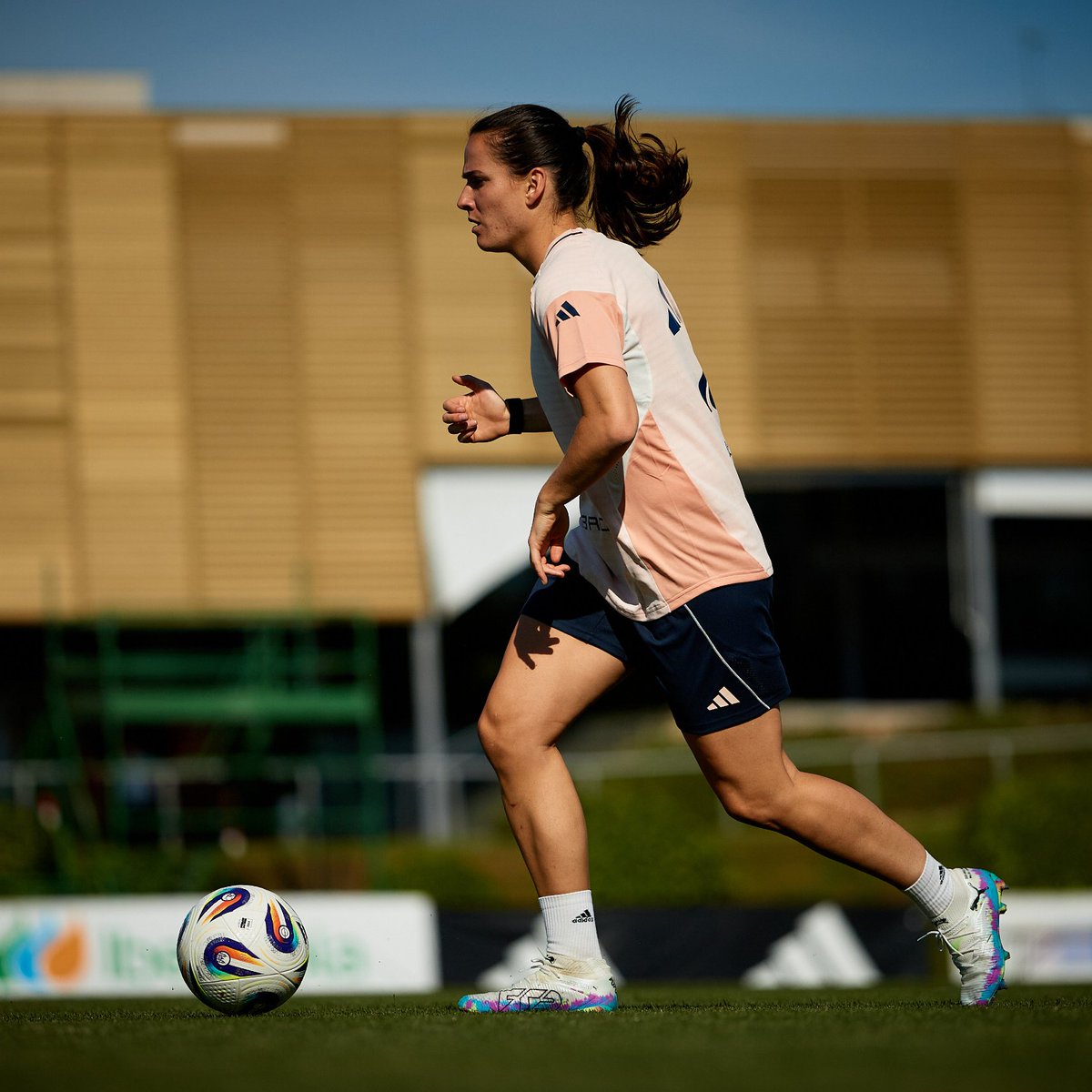 SEFutbolFem's tweet photo. 🚨 OFICIAL | Laia Codina causa baja en la concentración y Lucía Corrales, que formaba parte de la convocatoria de la sub-23, se incorpora a la @sefutbolfem.

🔗 https://t.co/M2vLawk8Lj

#UWNL | #JugarLucharYGanar https://t.co/5iaU3eSY89