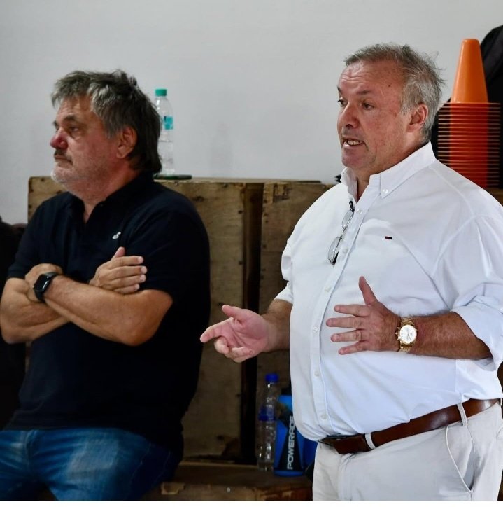 DEUDA EN NEWELLS. SUPERA LOS 30 MILLONES DE DOLARES. LOS RESPONSABLES EL DR. ASTORE. LA SECRETARIA DRA SHARON ROMERO Y EL TESORERO CARDOZO. TRIPLICARON LA DEUDA ANTERIOR, VIVEN EN UNA REALIDAD PARALELA Y HASTA DAN CHARLAS MOTIVACIONALES. DESPERTEMOS!!!!