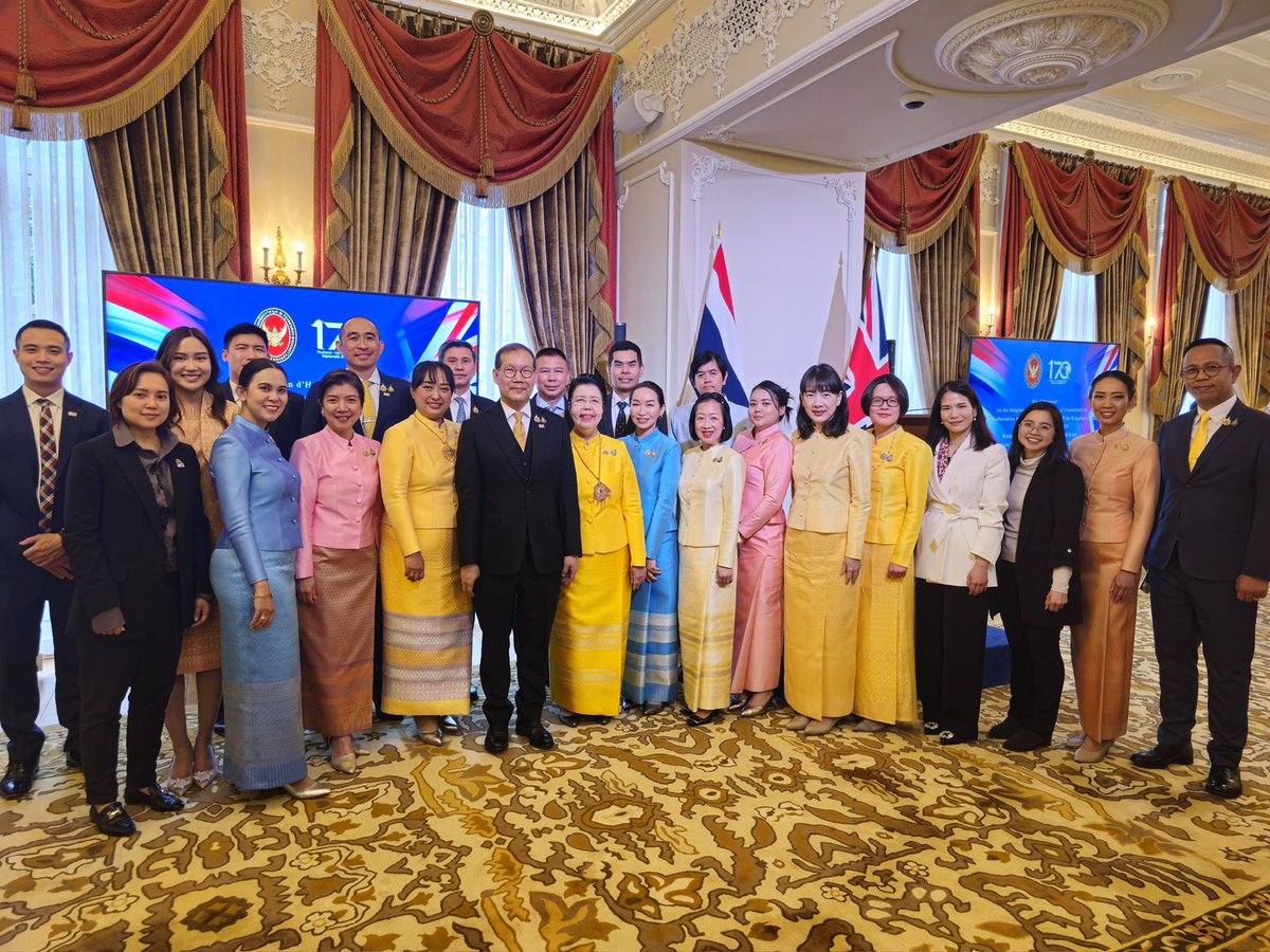 สอท. ณ กรุงลอนดอน จัดงาน Vin d’Honneur ในโอกาสที่ ออท. ณ กรุงลอนดอน ทูลเกล้าฯ ถวายพระราชสาส์นตราตั้งแด่สมเด็จพระเจ้าชาลส์ที่ 3 🇹🇭🤝🇬🇧

The Royal Thai Embassy hosted a Vin d’Honneur to mark the presentation of credentials by Amb Krishnamra to HM King Charles III on 21 May 2025