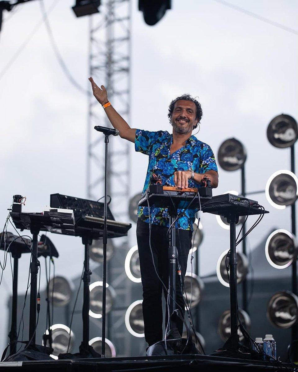 C3 Stage (@c3mexico) on Twitter photo 🪩 ¿Te suena el nombre de <a href="/kidfrancescoli/">Kid Francescoli</a>? Es uno de los DJs más llamativos por su estilo minimalista y el respeto a la indietrónica francesa. 🇫🇷
🌅🎵 Ahora el productor francés volverá a Guadalajara en formato solista.
🎟️ Consigue ya tus boletos: eventos.ticketnowmexico.com/orderticketsar… 🪩 ¿Te suena el nombre de <a href="/kidfrancescoli/">Kid Francescoli</a>? Es uno de los DJs más llamativos por su estilo minimalista y el respeto a la indietrónica francesa. 🇫🇷
🌅🎵 Ahora el productor francés volverá a Guadalajara en formato solista.
🎟️ Consigue ya tus boletos: eventos.ticketnowmexico.com/orderticketsar…