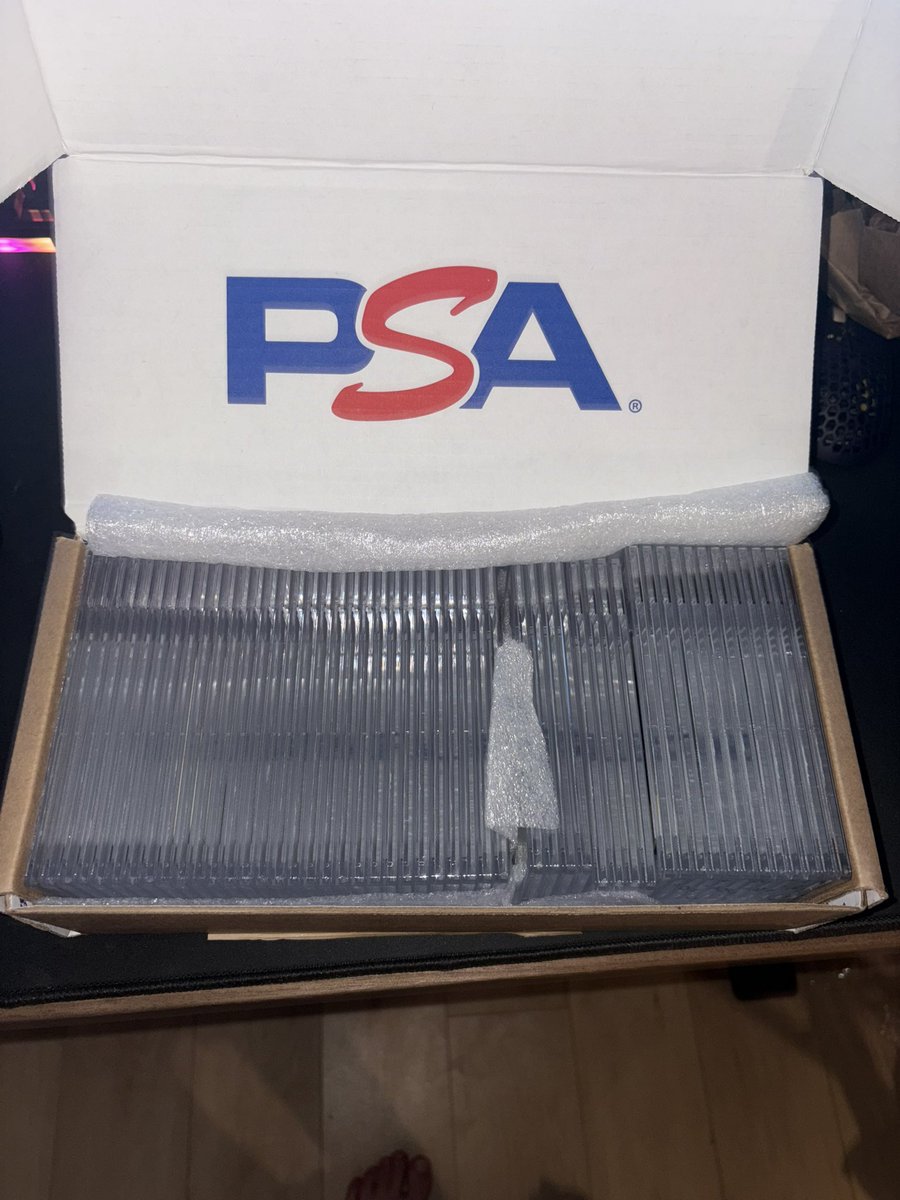 Got 50 cards back from PSA, checking grades on Stream. Lets hope we got some PSA 10

Twitch.tv/ZkMushroom 📺