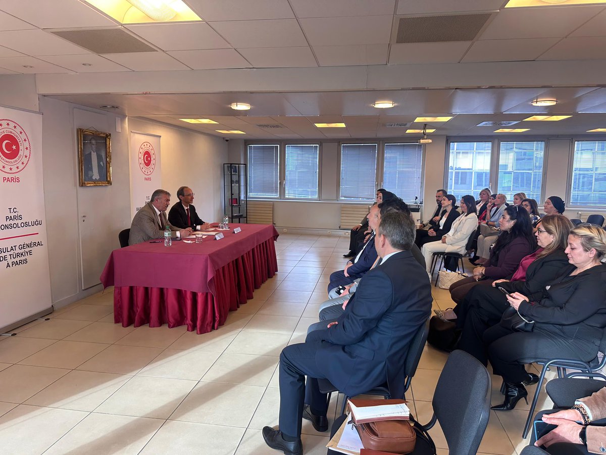 fethifahri_kaya's tweet image. Yurt dışında yaşayan vatandaşlarımızın eğitim, kültür ve kimlik bağlarını güçlendirme noktasında STK’larımızın üstlendiği rol son derece kıymetli.

Görüş alışverişinde bulunduğumuz tüm temsilcilerimize katkıları ve yapıcı yaklaşımları için teşekkür ediyoruz. 
🌍 🇹🇷