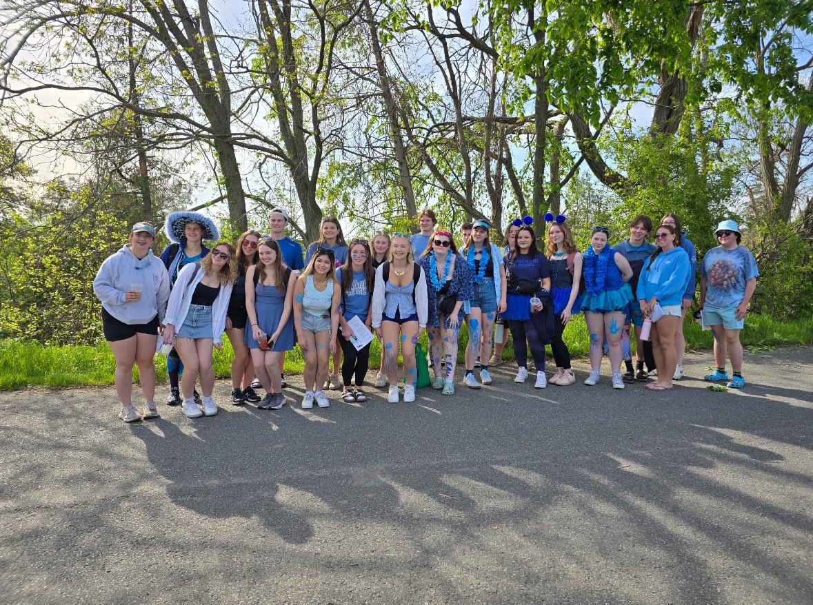 Grade 12 FI St Peter students bringing the blue &amp;  supporting learning about water conservation at the Peterborough Children’s Water Festival. They will be facilitating learning in both official languages today! @pvnccdsb #BeingCreative