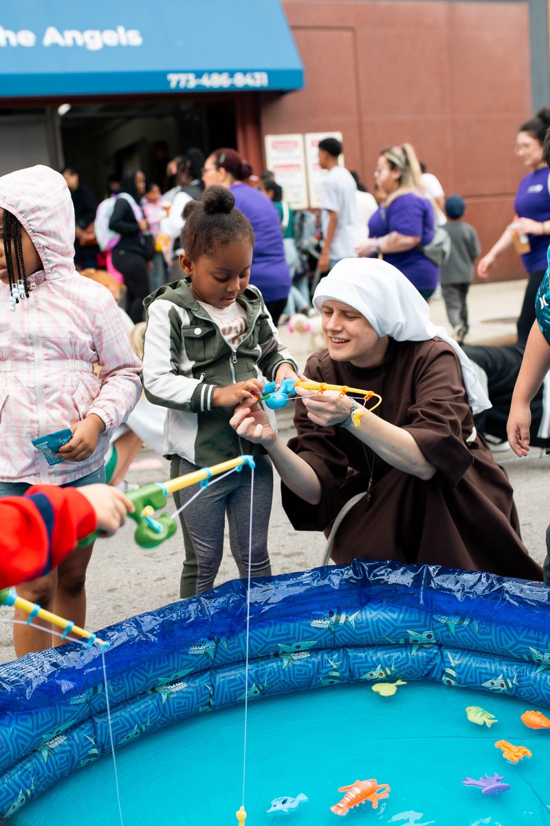 Missionola's tweet image. Looking to volunteer in June?
We need extra help at the
Saturday pantry
Saturday, June 7
8 am to noon
Block party! (See pictures from one of our block parties last year!)
Saturday, June 21
10 am to 2 pm
Sign up on the SignUpGenius!
signupgenius.com/go/508094ba4a8…
God bless!