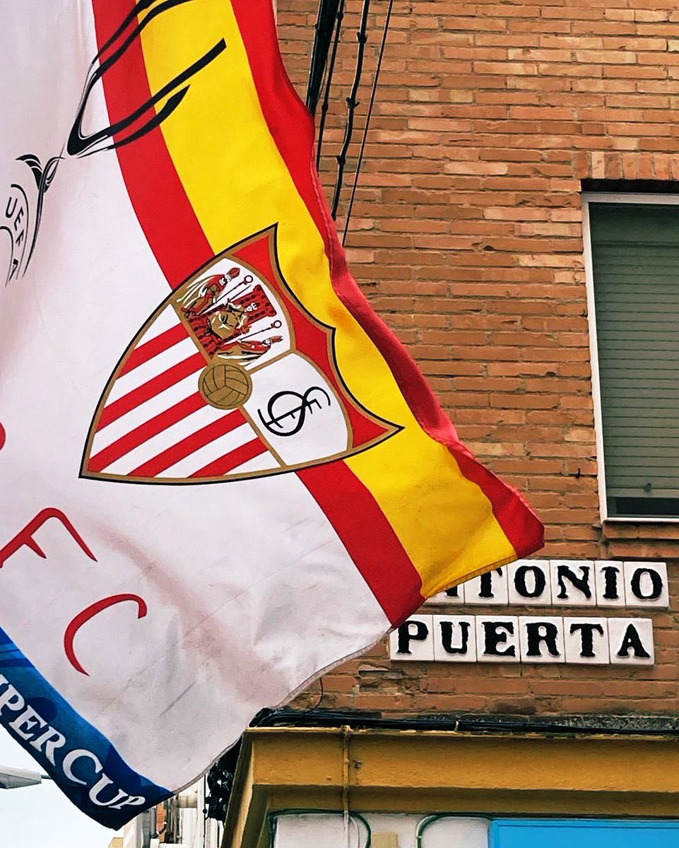 En Sevilla solamente reina un equipo en Europa. 

Sevilla Fútbol Club.