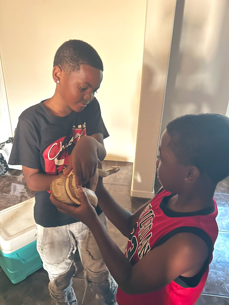 quishaababyy's tweet photo. i brag different , now it’s football time 💪🏽
#boymom #mine #jrs #nextgrade 💙🥹 https://t.co/lTSWGzv633