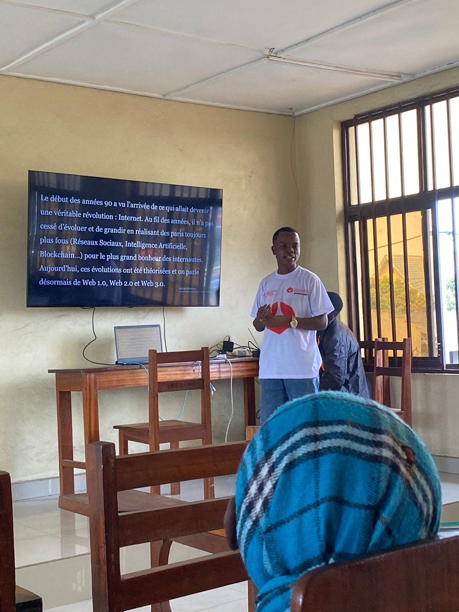 JemyIragi's tweet image. Moment fort à @UCS_Goma!Les jeunes femmes au cœur du Web3 &amp;amp; de la blockchain 🔗🌐
Ensemble, on a exploré comment ces technologies peuvent résoudre nos défis locaux 🌍.Vers un Web3 + inclusif, équitable et innovant #WomenInTech #Web3 #Blockchain #Inclusion @GirlsBlockchain.