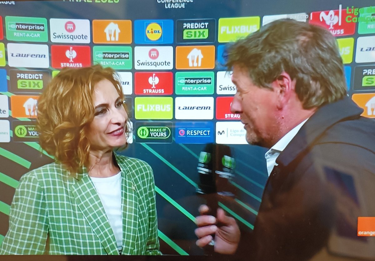 María Jesús Montero en el descanso cuando el Betis ganaba 1 a 0 al Chelsea: "Venía yo con la sensación de que íbamos a ganar y al final voy a tener razón."

Resultado final: 1 a 4 gana el Chelsea.

¡GAFEEEEE!