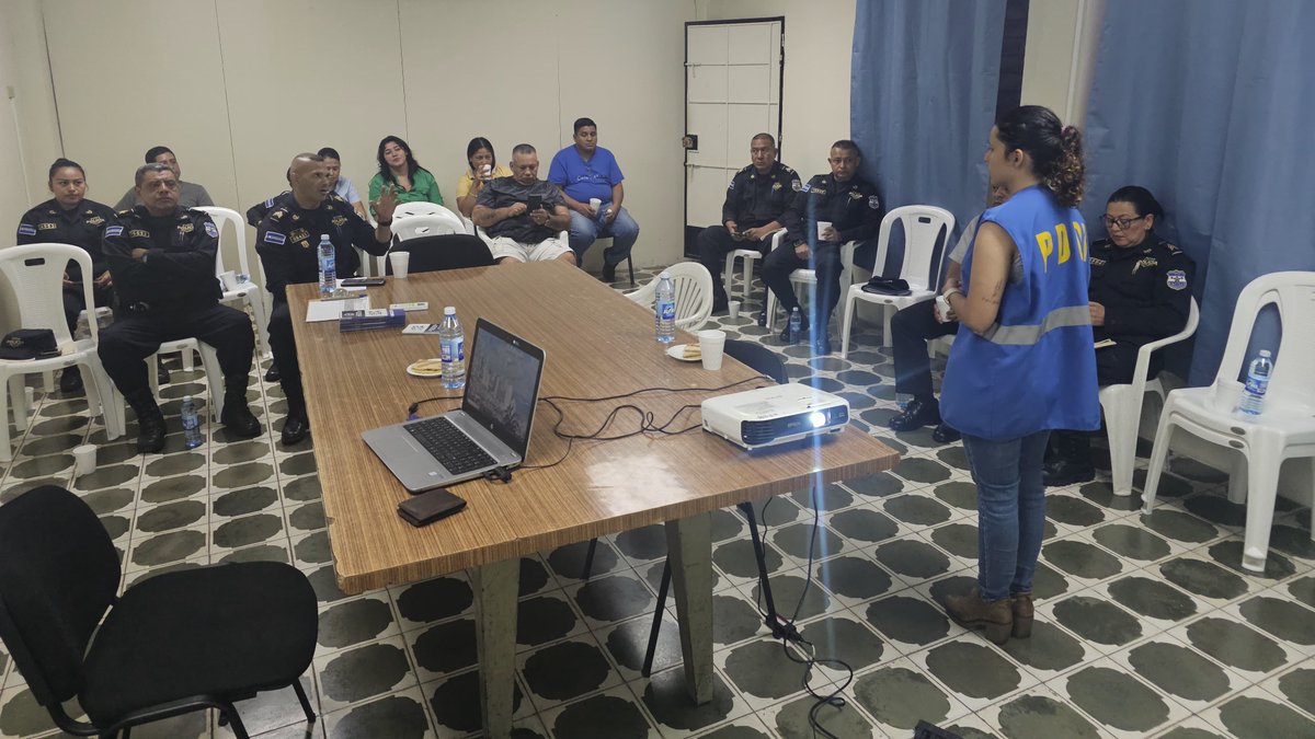 PDDH El Salvador (@pddhelsalvador) on Twitter photo Como parte de la labor que realiza la #ProcuradoraDDHH <a href="/RaqueldeGuevara/">Raquel de Guevara</a>, la delegación de #PDDH La Libertad realizó Jornada formativa en #DDHH de Niñez, Adolescencia y Juventud, impartida a personal de la <a href="/PNCSV/">PNC El Salvador</a> la Libertad Oeste.
Construyendo #CulturaDePaz Como parte de la labor que realiza la #ProcuradoraDDHH <a href="/RaqueldeGuevara/">Raquel de Guevara</a>, la delegación de #PDDH La Libertad realizó Jornada formativa en #DDHH de Niñez, Adolescencia y Juventud, impartida a personal de la <a href="/PNCSV/">PNC El Salvador</a> la Libertad Oeste.
Construyendo #CulturaDePaz