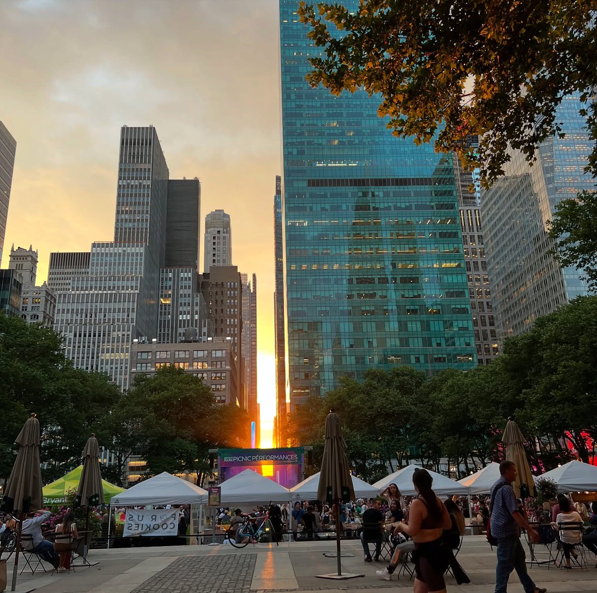 3 weeks to go! On June 17, I’m launching #THESISTERS at NYPL with the brilliant Tess Gunty. We’ll talk sisterhood, curses, hyenas &amp; stories that set us free.
Register now for free in-person or virtual  tickets. showclix.com/event/khemiri-… <a href="/fsgbooks/">Farrar,Straus&Giroux</a>