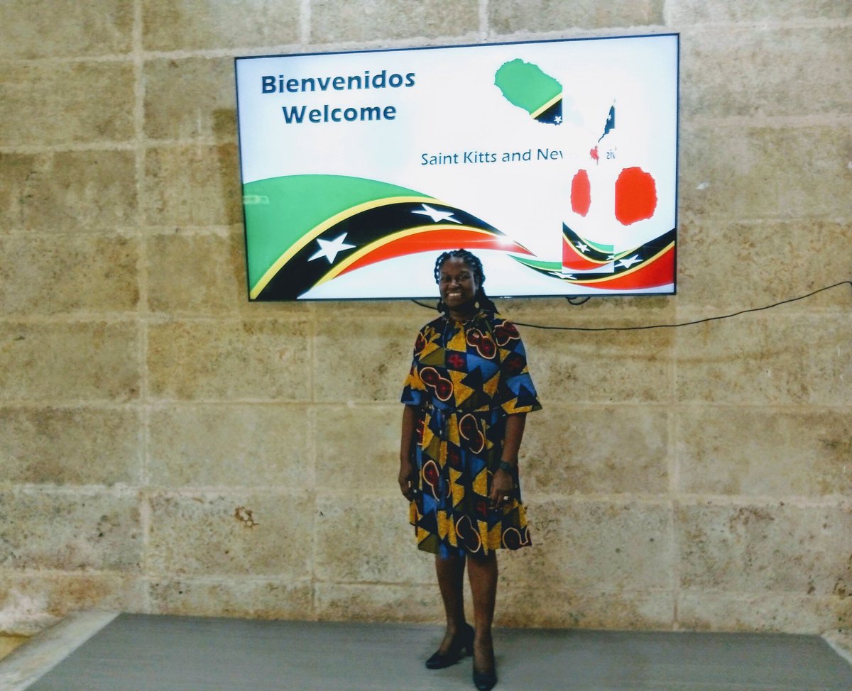 Un intercambio sostuvieron la embajadora de San Cristóbal y Nieves, excelentísima señora Verna Mills y Dr.C. Jorge Valdés, Vicedirector General del CIGB. Un encuentro motivado por los productos y proyectos que el <a href="/CIGBCuba/">CIGBCuba</a> pone a disposición de la salud de ese país vecino. 🇰🇳🇨🇺