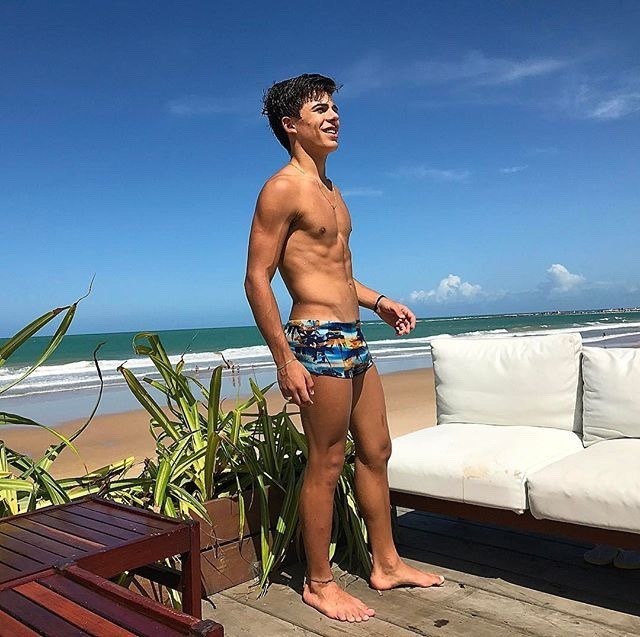 QuieroEstarAhi's tweet photo. Tan simple, tan él. 🌿

#EncantoNatural #tattooedmen https://t.co/xXEOxp2vfM