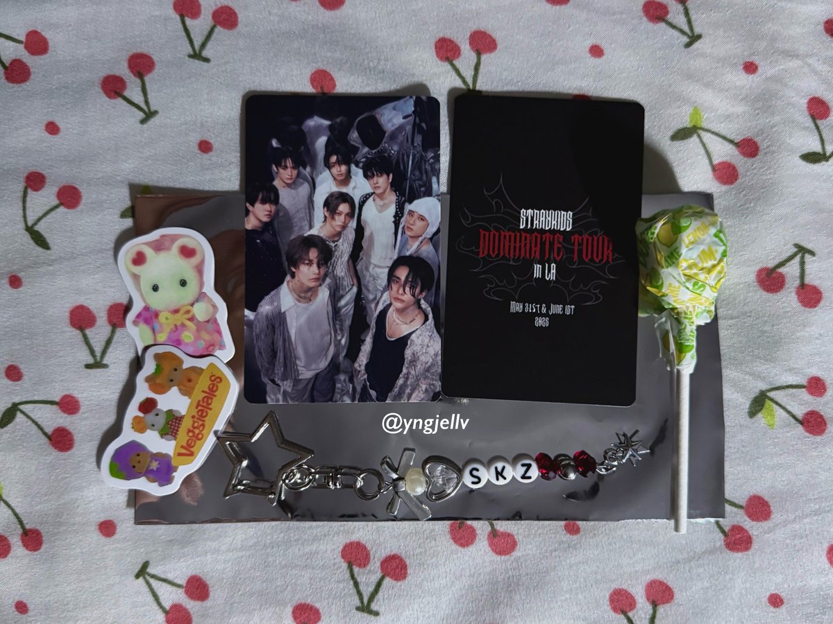 yngjellv's tweet photo. 『SKZ LA DAY 1 &amp; 2 FREEBIES』
made freebies to hand out at both LA days for skz !
only have a limited amount so it will be on a first come basis.
i’ll share my outfit and the approx time i will be at the venue the day of so u can find me (๑>◡<๑) ! https://t.co/kwDBCsxIgK