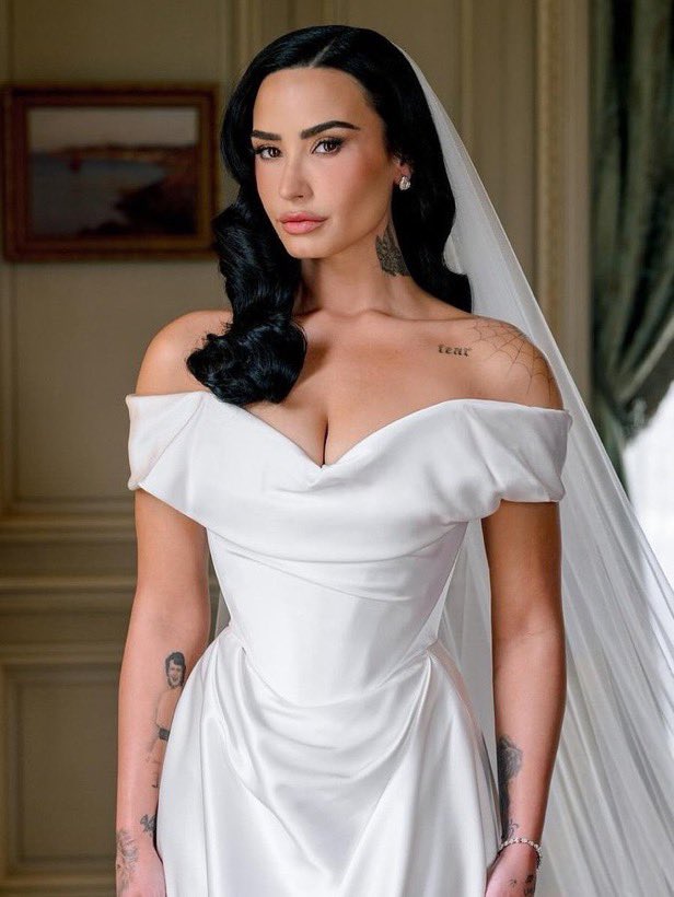 holyrevamped's tweet photo. she was the most beautiful bride ever ❤️🥹 https://t.co/7KCWvGBWii