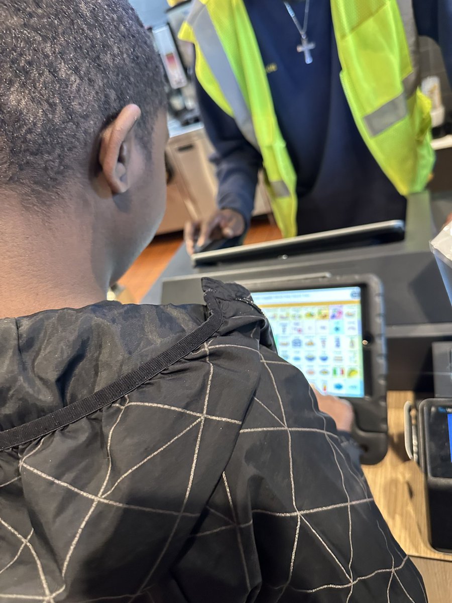 Mrs.Austin tweet media