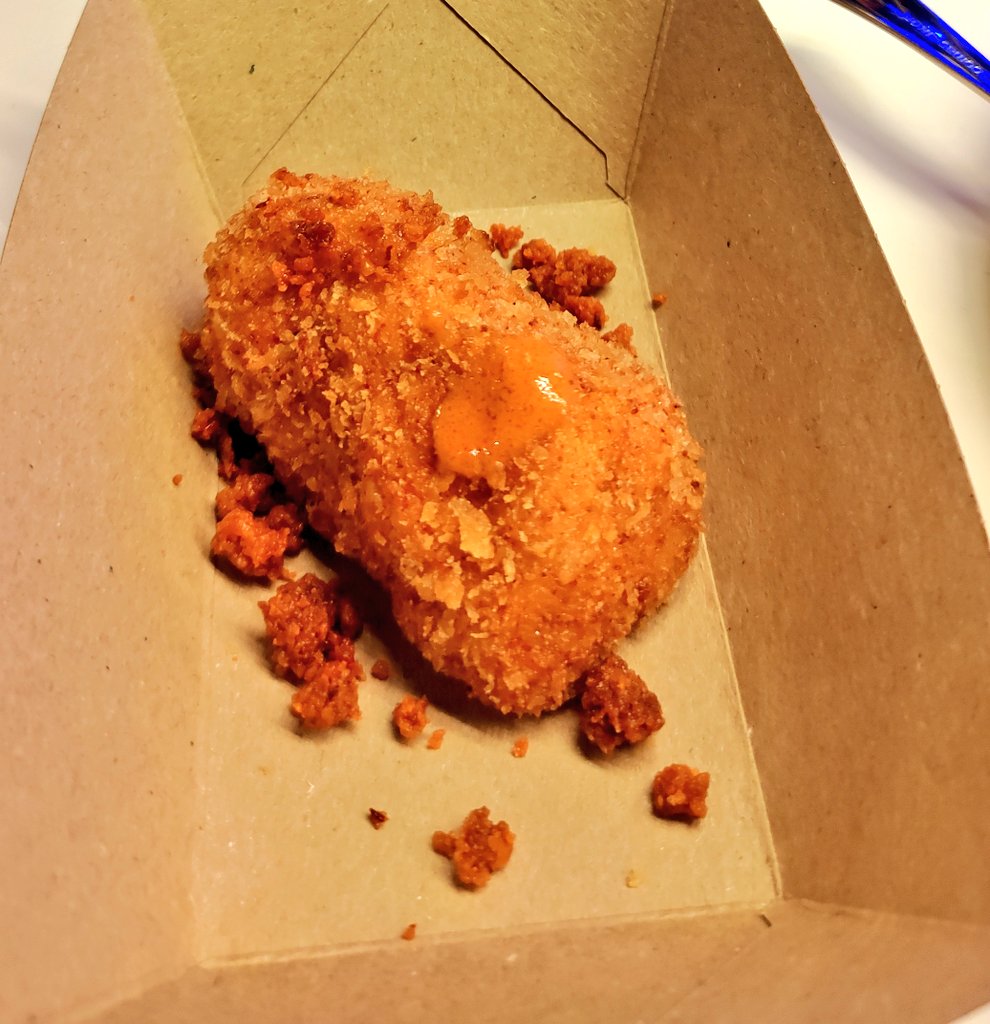 En la calle Estafeta de #Pamplona probamos la croqueta de carabinero en el #GastrobarAdokin. Un intenso sabor cremoso acompañado de un tinto de <a href="/BodegaMonjardin/">Bodegas Castillo de Monjardín</a> de <a href="/vinosnavarra/">Vinos Navarra</a>. #VamonosDeTapas #Iruña #Quedan39dias