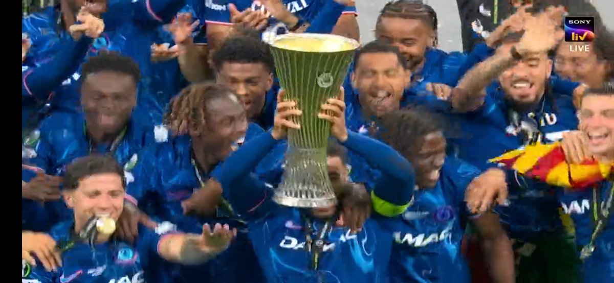 symplyDAPO's tweet image. Retweet if you are a Chelsea fan