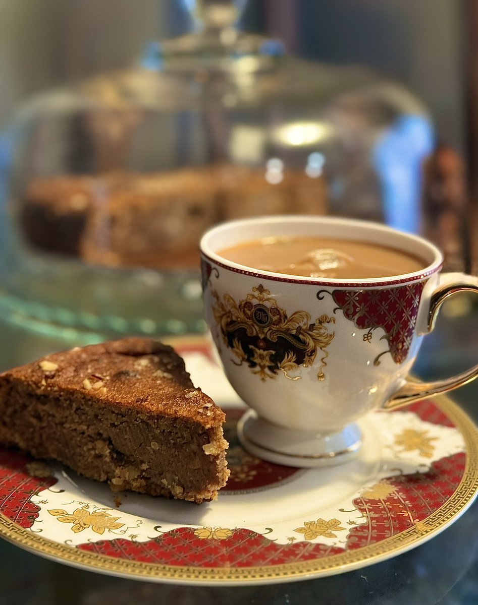shamsaRehmani's tweet photo. All my favorite stories begin with tea, cake… and you.❣️
#DateCake #Baking https://t.co/ANZYn5LF2A