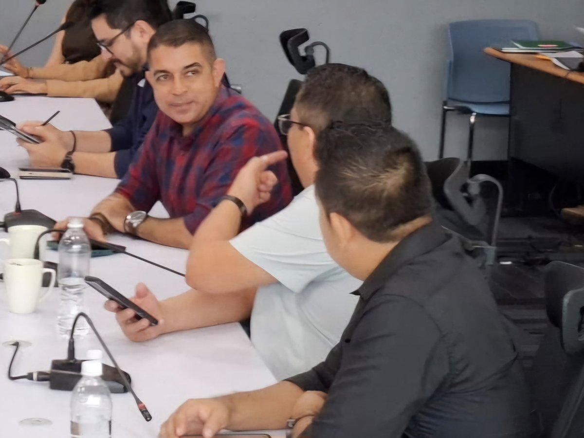 📍 #SanSalvador, #SanSalvadorCentro. 

Participando en la Reunión del Concejo Municipal de San Salvador Centro, donde se han abordado diferentes temas del funcionamiento de la municipalidad y sus distritos.

TU BIENESTAR ES MI PRIORIDAD.

Alejandro Nóchez 
"Cerca de la Gente".