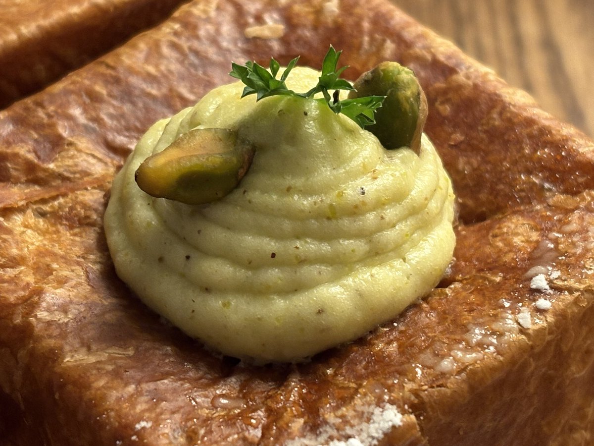 On his way home from work, Eddie got us these amazing unique croissant cube desserts  - super tasty! 😋