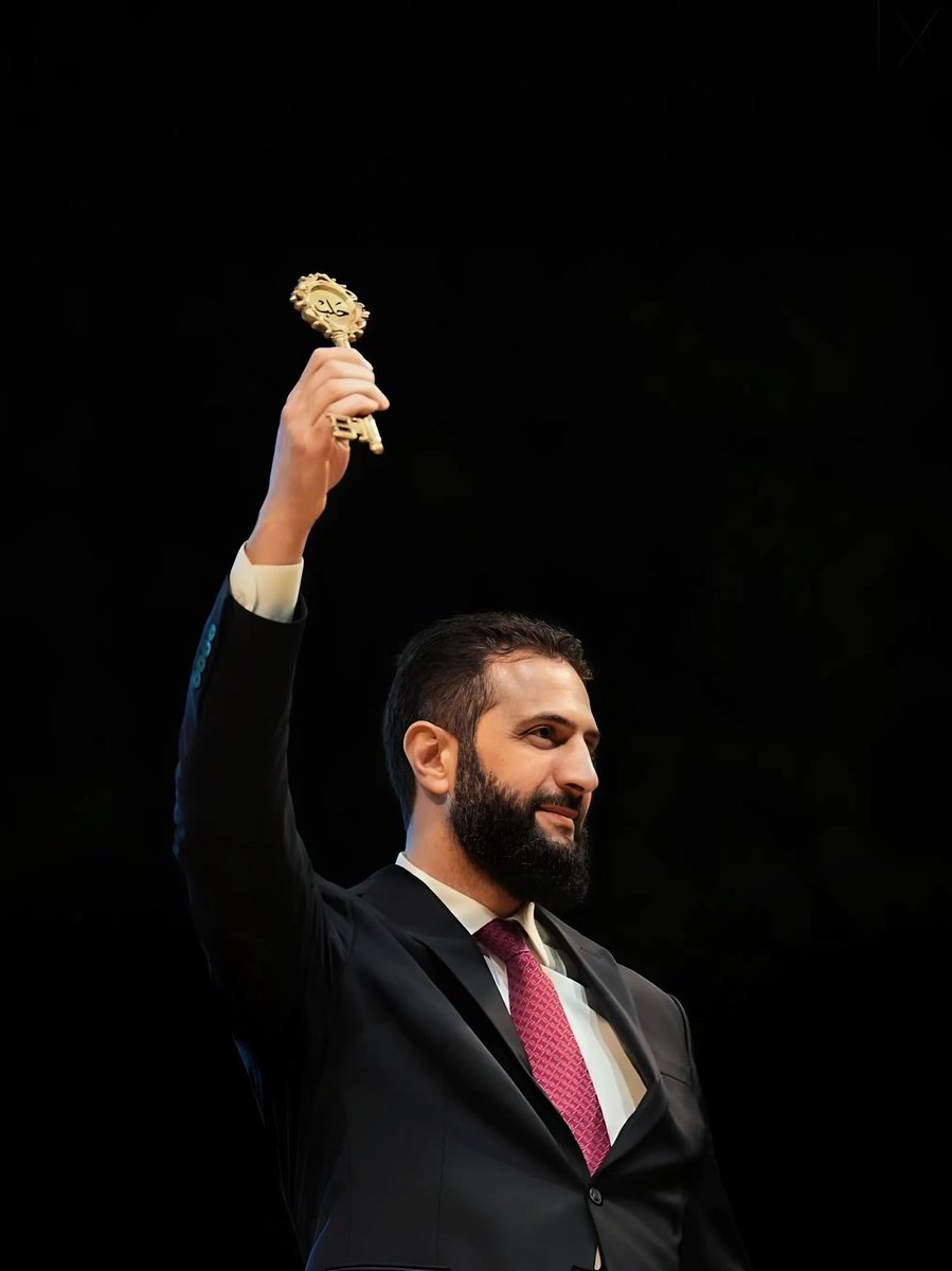 yaserabd81's tweet photo. حلب لاتفتح بالسيوف، وإنما بالقلوب، فكونوا على قدر المسؤولية.

#حلب_مفتاح_النصر https://t.co/PuwXVjhW1D