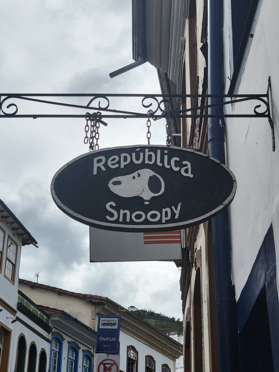 nbvamp_'s tweet image. república esnupi em ouro preto hiii