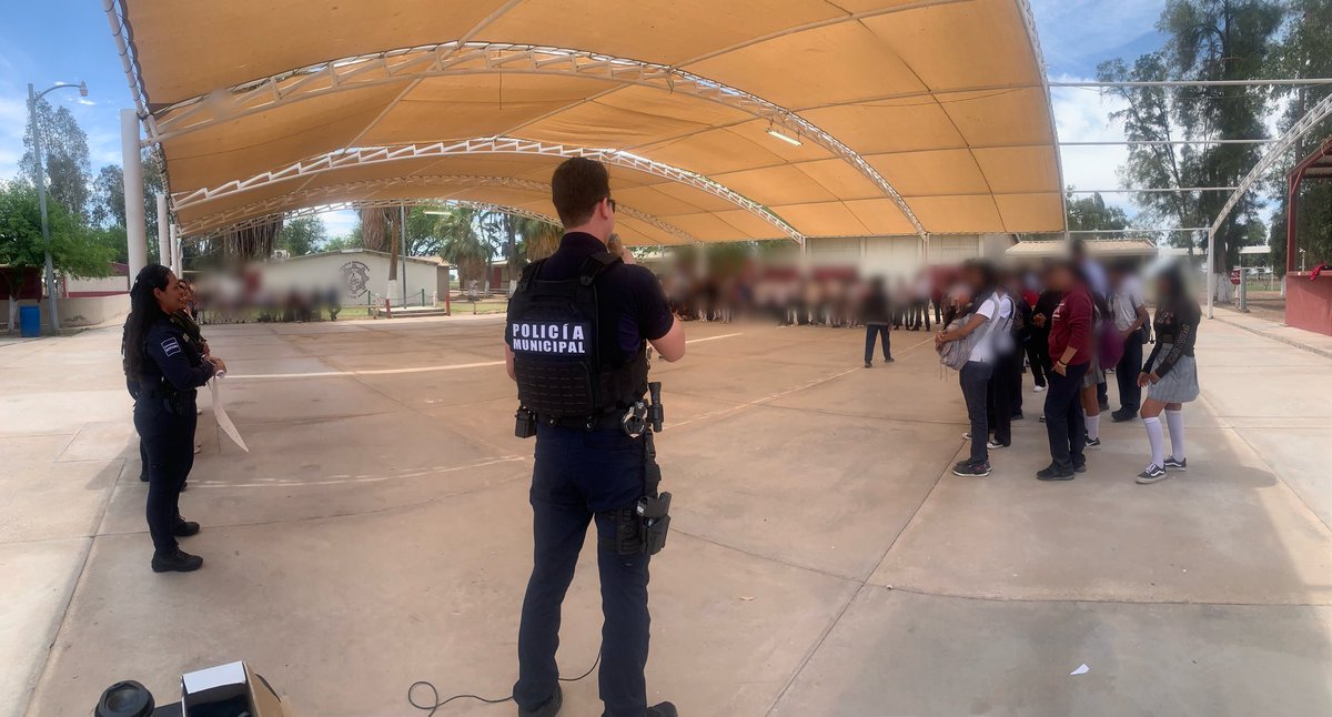 lic_carlosgh's tweet photo. #SanLuisRioColorado Centro Estatal de Prevención del Delito en coordinación con integrantes de la Mesa de Paz, acuden a Secundaria Tecnica 42 en Estación Riito a impartir pláticas sobre prevención de adicciones, fentanilo, acoso escolar, vapeadores, entre otros temas. https://t.co/hrv7gyEu7K