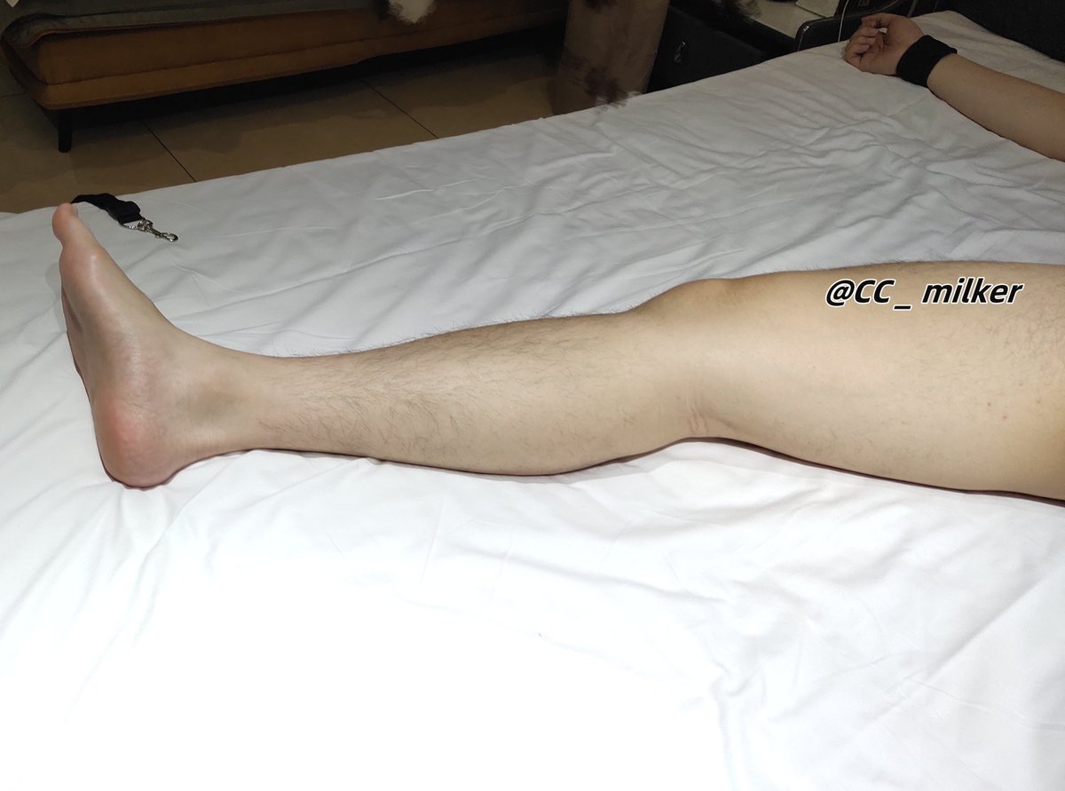 突然就这个点醒了(ー ー゛)

#光脚 #malefeet #ee #tickle