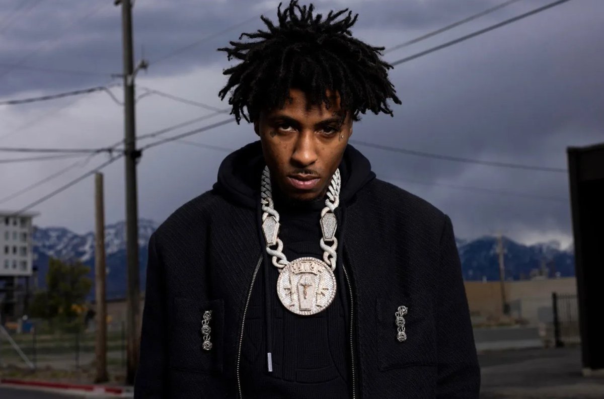 RapMais's tweet photo. Após receber perdão presidencial de Donald Trump, rapper NBA Young Boy escreve carta de agradecimento

"Quero agradecer ao presidente Trump por me conceder o perdão e me dar a oportunidade de continuar construindo,  como homem, como pai e como artista. Este momento significa muito. Ele abre a porta para um futuro pelo qual lutei muito, e estou totalmente preparado para dar esse próximo passo."