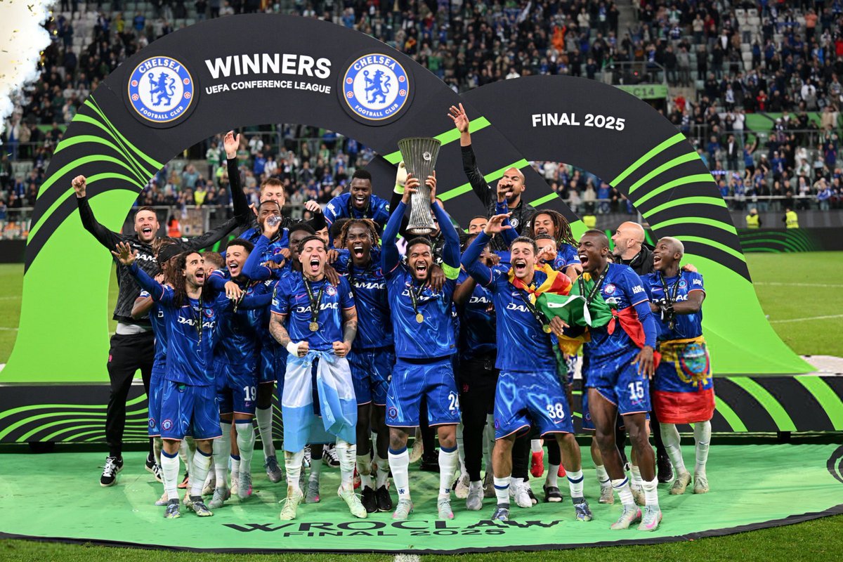 hfworld_'s tweet photo. The Sky is Blue, even on a dark night in Wroclaw. 🏆🔵

Chelsea. Chelsea. Chelsea.

Stand up for the Champions. 🎉 https://t.co/DLQezFQkbk