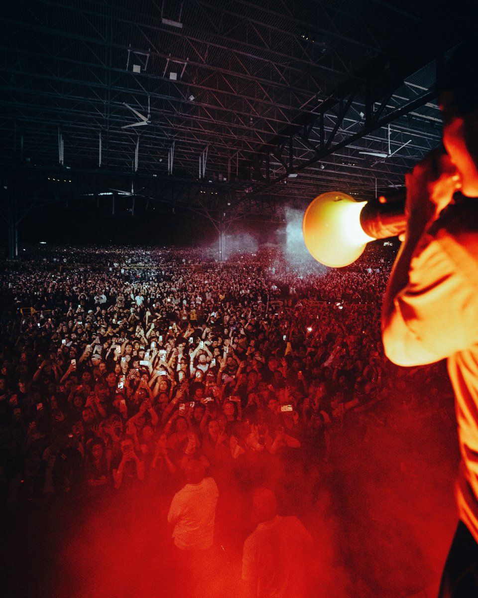 piercetheveil's tweet image. YOUR VOICES GIVE US STRENGTH THROUGH THE DARKNESS. THANK YOU PTV FAMILY. 

📸 Christian Waite