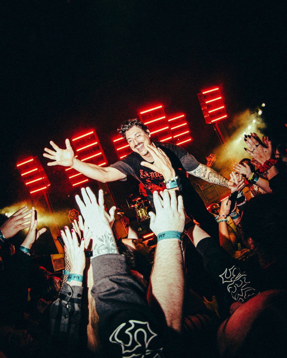 piercetheveil's tweet image. YOUR VOICES GIVE US STRENGTH THROUGH THE DARKNESS. THANK YOU PTV FAMILY. 

📸 Christian Waite