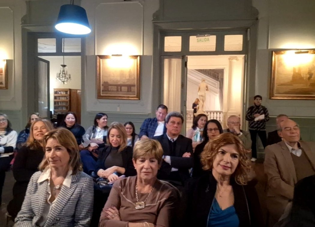 Ciclo Cultural 2025
Exposición de obras inéditas  Raúl Rial Oyenard.
Rial es identidad montevideana, calles, músicos ... Su talento artístico unido a la persona y sus vicisitudes. 
Conferencia a cargo de Ramón Cuadra y Virginia Rial #ClubUruguay