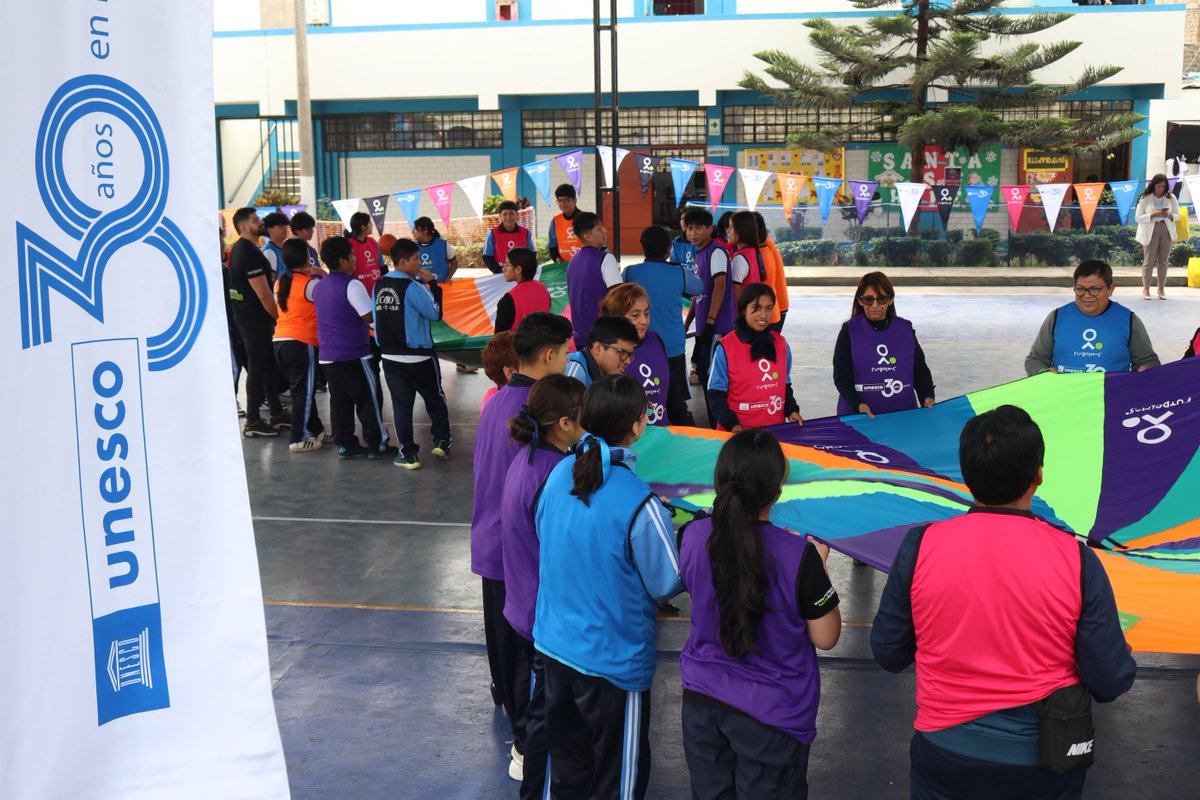 #AprenderSinBarreras es financiado por <a href="/EduCannotWait/">Education Cannot Wait</a> e implementado por el consorcio liderado por <a href="/theRETorg/">RET International</a>, en alianza con UNESCO, <a href="/planperu/">Plan International Perú</a> y <a href="/Asoventru_/">ASOVENTRU</a>.

#EducaciónConIgualdad
#AdolescentesQueInspiran