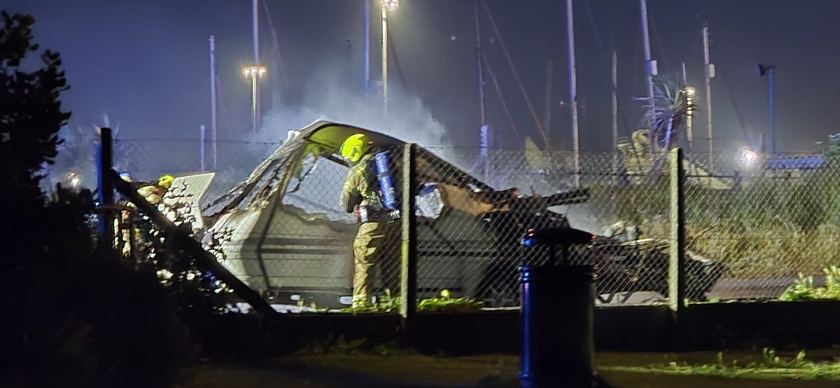 GTaylorNH's tweet photo. Abandoned caravavan on fire in #Newhaven. Crewe from @EastSussexFRS doing a grand job https://t.co/r52ZevuKRx