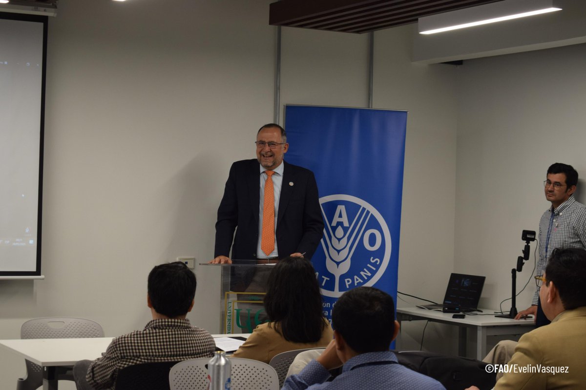 FAOGuatemala's tweet photo. 🌳Los equipos técnicos de @marnguate, @MagaGuatemala, @CONAPgt, @inabguatemala, @uvggt y @FAO fortalecen sus capacidades para participar en nuevos mecanismos de reducción de emisiones forestales, mediante monitoreo, reporte y verificación #MRV en el marco de #AFOLU y #REDD+ https://t.co/adov3RJPsY