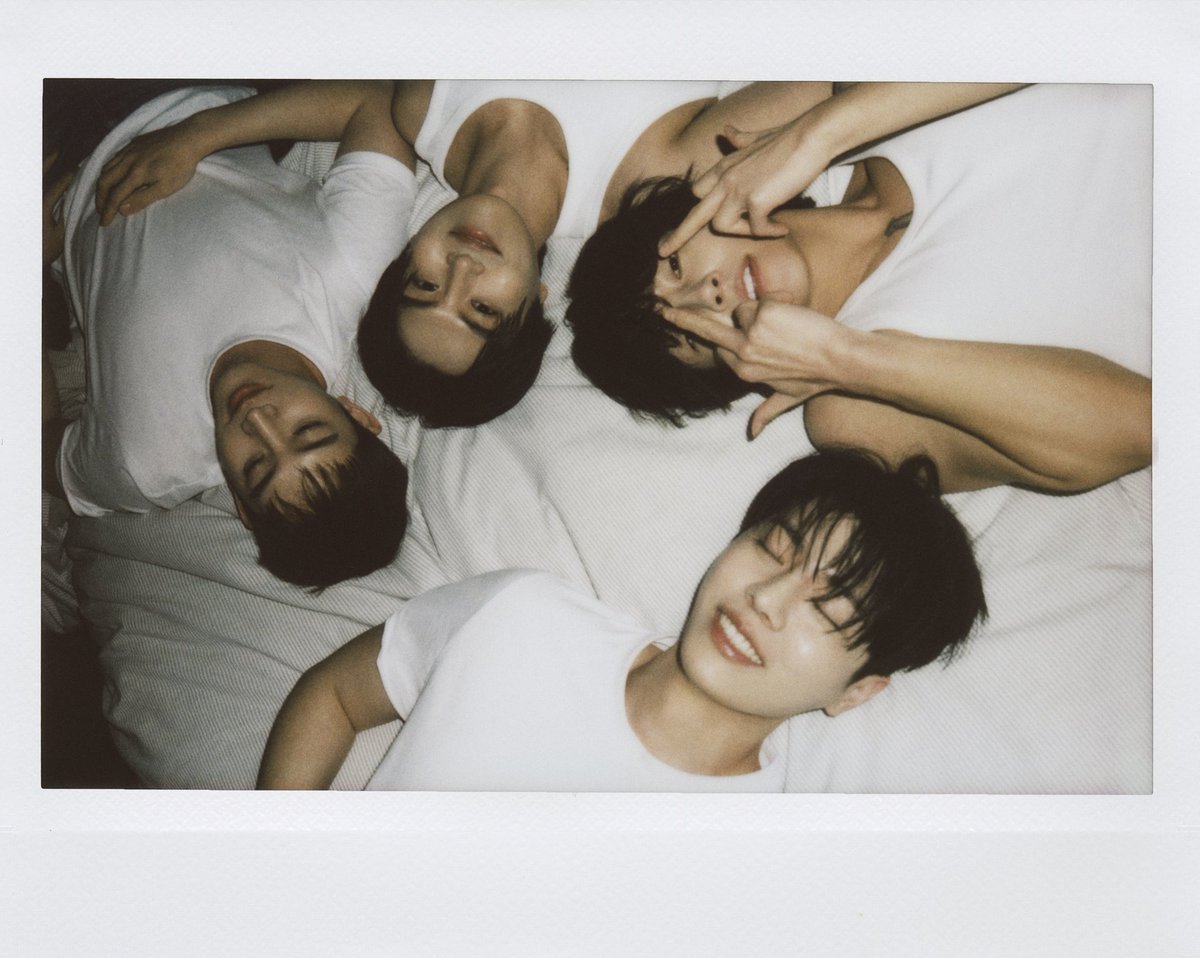 songielove's tweet photo. Last night of getting sleep bc #theroseWRLD is comingggg!!!!
D-1 🥀
#더로즈 #TheRose #wegoasone https://t.co/4ChtUOm2lI