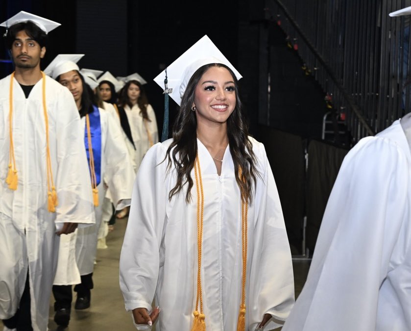 CyFairJoel's tweet photo. The @CypressRidgeHS #Classof2025 graduation ceremony is underway! #CyRidgeGrad https://t.co/bnPZIO3UAG