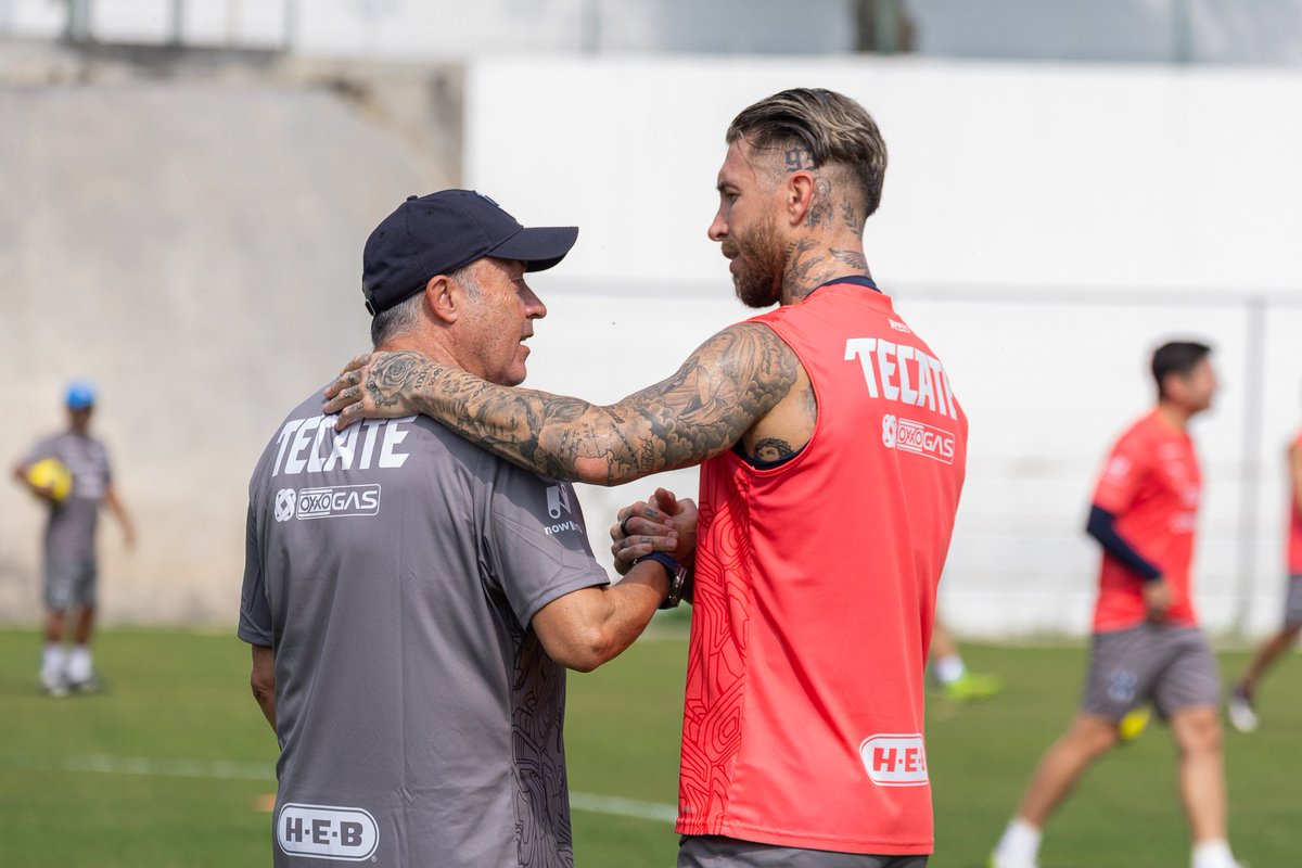 El Mister Y El Capitán.
EL DT Y El Vikingo.

#ArribaElMonterrey