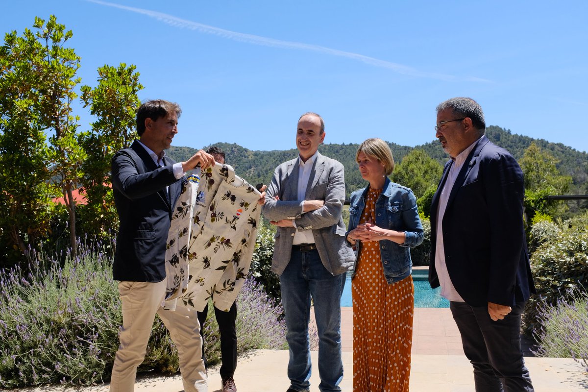 🏨 Avui, el Gran Hotel Mas d'En Bruno ha acollit un acte emblemàtic que marca l’inici d’una nova etapa per a l’Associació Hotelera de l’AEHT 🕺

Llegeix la notícia 👉aeht.es/associacio-hot…