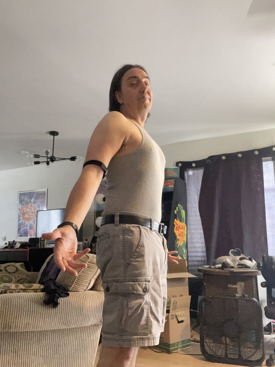 GrigLager's tweet image. Just your average VA/streamer/content creator getting slim ah. #exercise #feelingthegains #ddpy