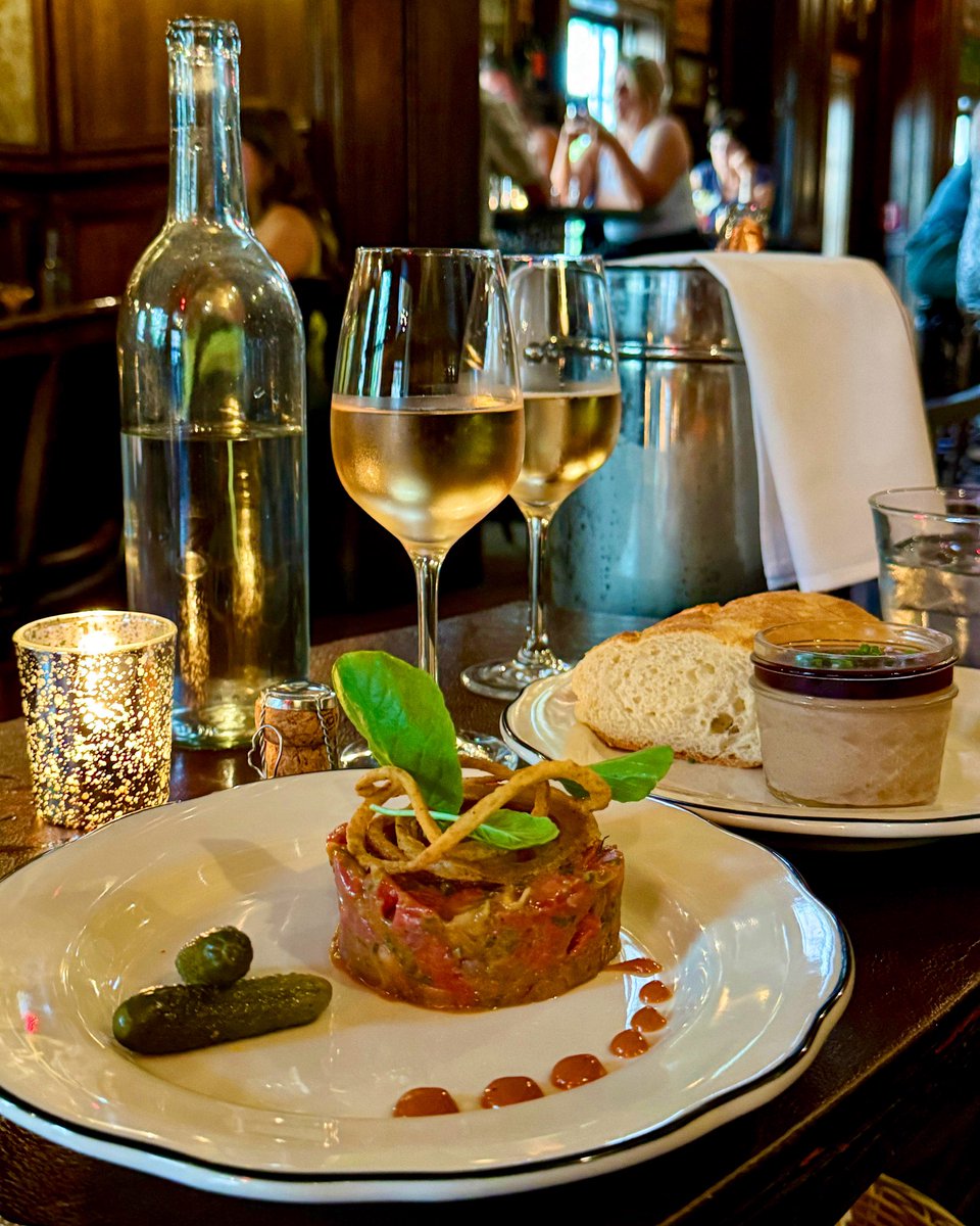 Rainy evenings can be pretty romantic…with the right company 🥂
See you (and your date) at the wine bar this week 🥰
#GeorgetownDC