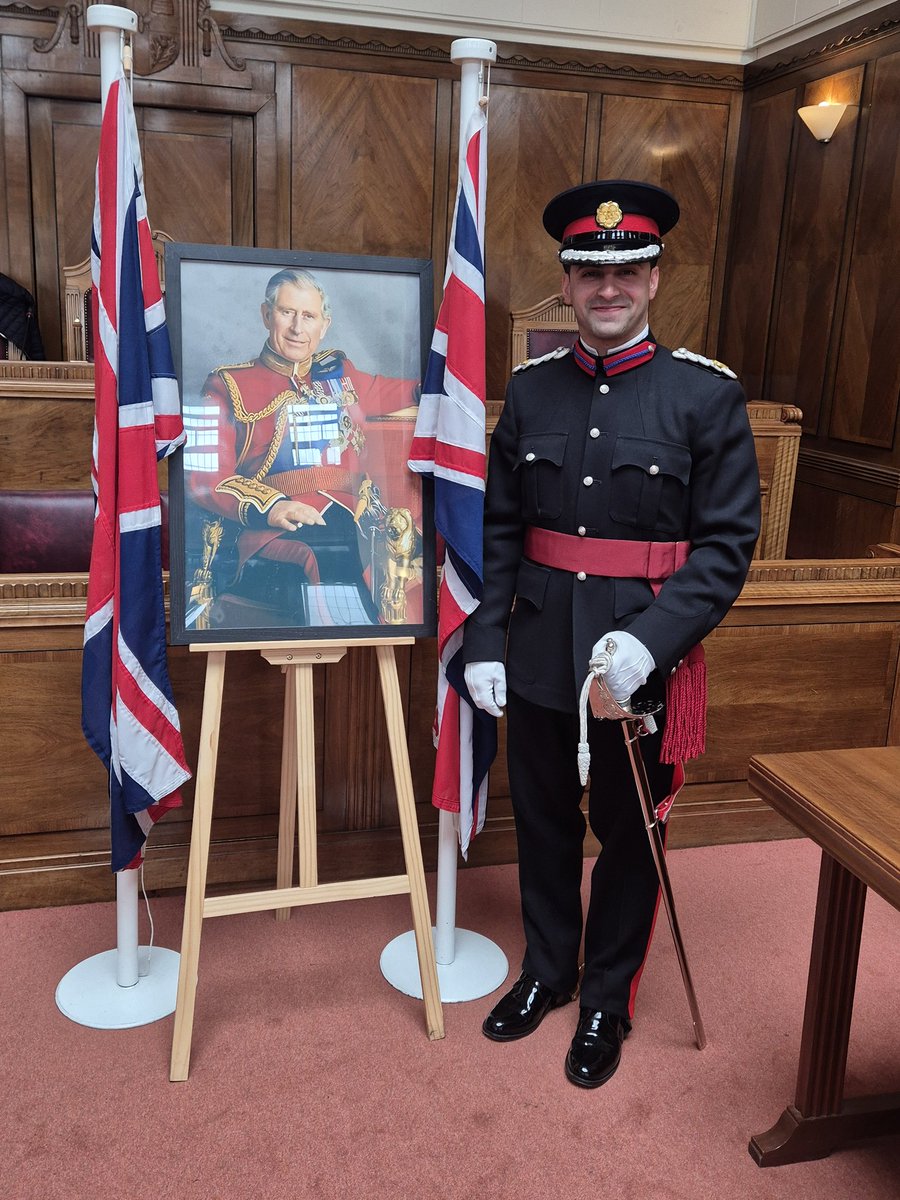 HannanAli1__'s tweet image. A lovely morning with newly made #UK citizens at the ceremony in @lutoncouncil representing @LLieutenantBeds 📜

#Luton #CitizenshipCeremony