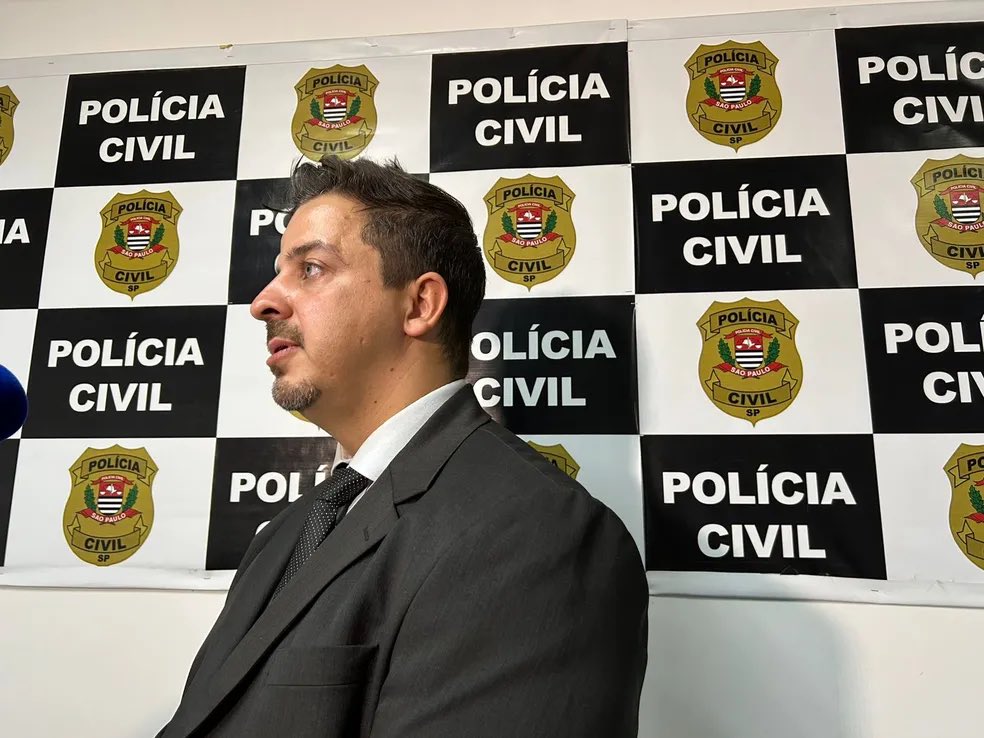 spfcpics's tweet photo. Acusado de xenofobia por Miguel Navarro, do Talleres, Bobadilla foi intimado e terá que comparecer à delegacia na sexta-feira para prestar depoimento sobre o ocorrido. 

"Esperamos que ele compareça. Foi intimado para estar aqui na próxima sexta-feira, no período da tarde. Também solicitamos imagens ao São Paulo. Agora, precisamos confrontar tudo isso. As imagens que vao chegar. Se identificamos algum jogador que no momento estava próximo do Navarro e do Bobadilla. Ver eventuais versões de outras pessoas." - disse o delegado responsável, que prosseguiu:

"A vítima, que é o Navarro, foi encaminhada à delegacia, ouvimos ele. Falou que ouviu essa frase em espanhol do Bobadilla. Duas testemunhas confirmaram a versão da vitima. O árbitro disse que não presenciou nada do ocorrido, só antes ou depois do episódio. Os policiais militares foram ouvidos também. Agora precisamos ouvir o Bobadilla. É importante. Precisamos confrontar o que ele tem a dizer com o que já tem no inquérito policial."

Bobadilla pode ser suspenso de competições organizadas pela Conmebol. Além disso, casos de xenofobia são enquadrados como crimes de racismo pela legislação brasileira. Apurado, o delito prevê pena de dois a cinco anos de reclusão.