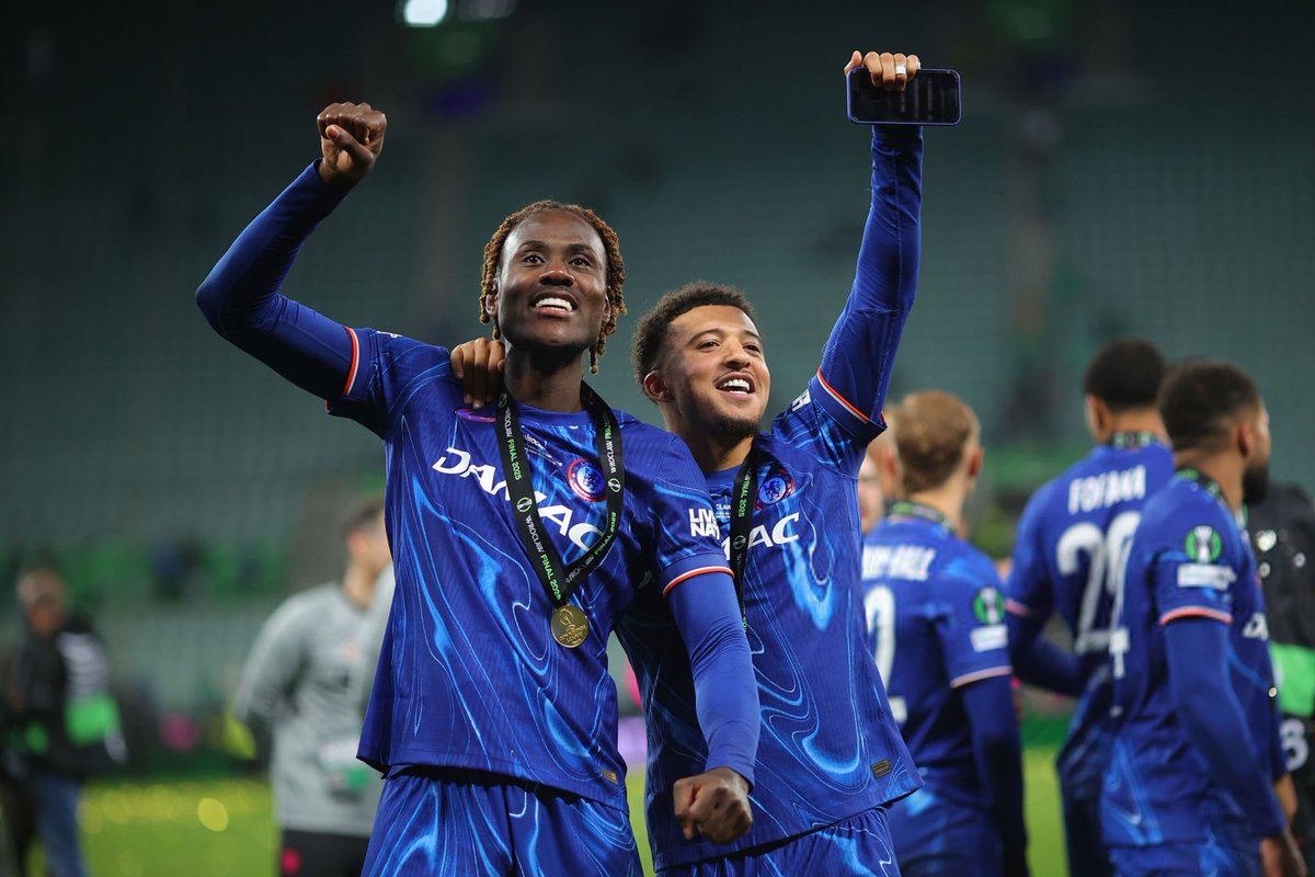 ChelseaInPhotos's tweet photo. CHALOBAH &amp; SANCHO 💙 https://t.co/UAKTPeoLkm