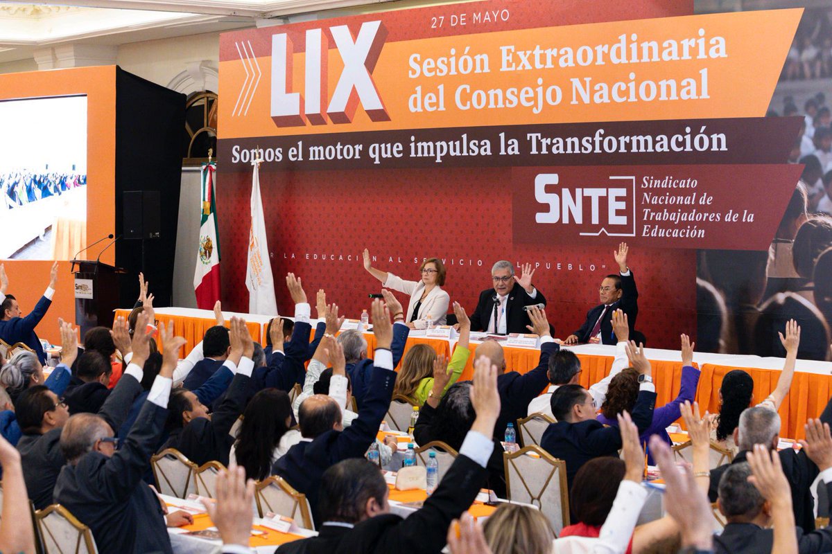 45SNTE's tweet photo. Durante la LIX Sesión Extraordinaria del Consejo Nacional del #SNTE, que encabezó su Srio. Gral. Mtro. Alfonso Cepeda, se analizó la respuesta del #PND2025. El Pleno aceptó, por unanimidad, el incremento salarial del 10% otorgado por el Gobierno Federal.
https://t.co/7qVkZRmxED https://t.co/XCTbgN6yZN