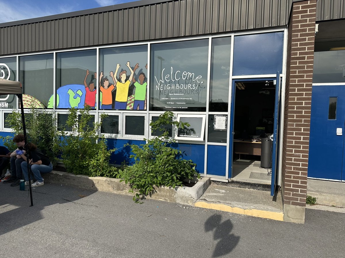 Pino Buffone (@buffone_pino) on Twitter photo 😊It was awesome to attend <a href="/brookfieldhs/">Brookfield HS</a>’s Non-Profit SHAM Charity BBQ in support of The Brookfield Community Food cupboard! Thx to Principal Ashley Shaw and staff and volunteers for making this amazing community partnership happen!🤗 <a href="/OCDSB/">OCDSB</a> <a href="/ottawacity/">City of Ottawa</a> 😊It was awesome to attend <a href="/brookfieldhs/">Brookfield HS</a>’s Non-Profit SHAM Charity BBQ in support of The Brookfield Community Food cupboard! Thx to Principal Ashley Shaw and staff and volunteers for making this amazing community partnership happen!🤗 <a href="/OCDSB/">OCDSB</a> <a href="/ottawacity/">City of Ottawa</a>