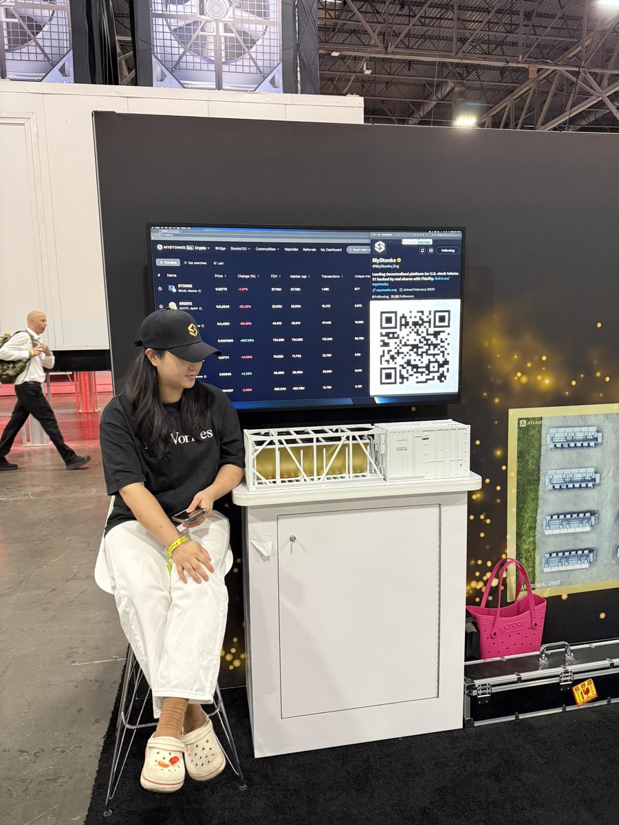 standx001's tweet photo. GM，Stonks

Bitcoin 2025，Las Vegas站！
 
Stonks，Build一直在路上！

Stonks 无需面对流言蜚语，
因为沉默是金。
（Silence is Stonks！）

@MyStonksCN 
@MyStonks_Org https://t.co/pXVHSjwQlS