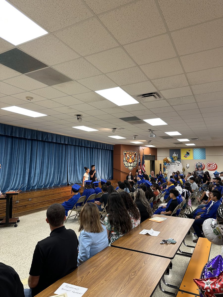 Celebrating our 5th Grade Graduates! ✨🎓 We’re so proud of all the growth, hard work this year. On to middle school and new adventures! A heartfelt THANK YOU to our amazing business partners and dedicated parent volunteers, your support throughout the year made a lasting impact.